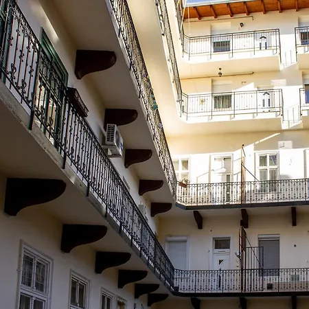 Neighbour Apartamento *